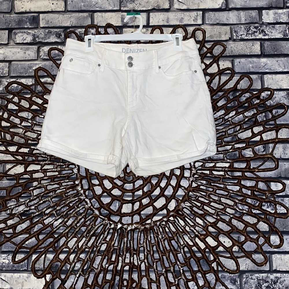 Levi’s Denizen white cuffed shorts- Size 8